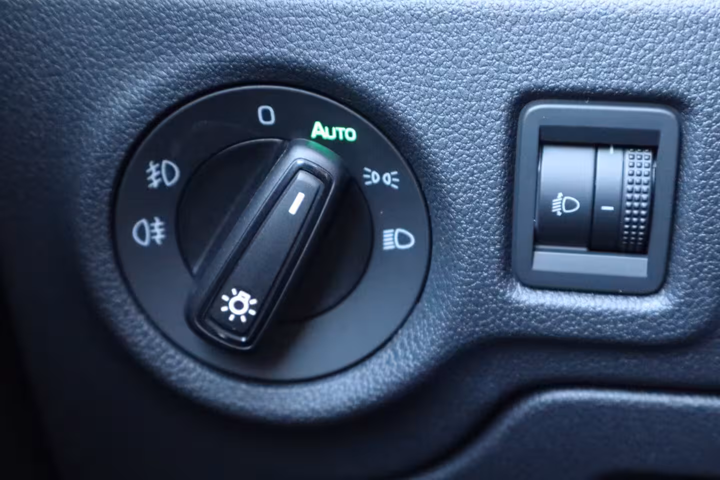 Skoda Fabia 1.0 TSI Business Edition | Chromen raamlijsten | Cruise control met speedlimiter | KESSY (
