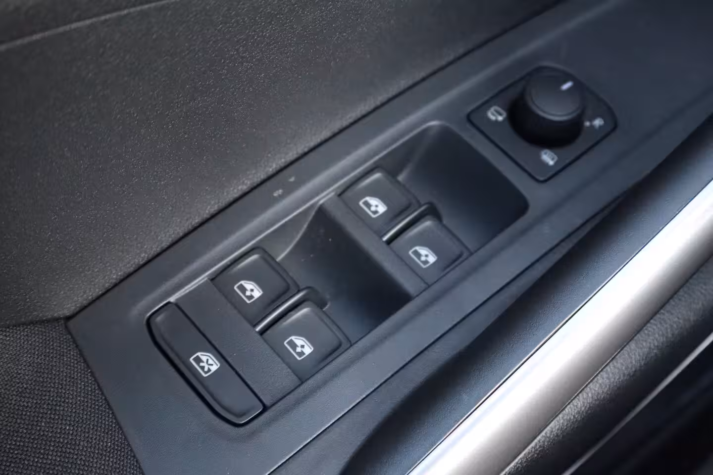 Skoda Fabia 1.0 TSI Business Edition | Chromen raamlijsten | Cruise control met speedlimiter | KESSY (
