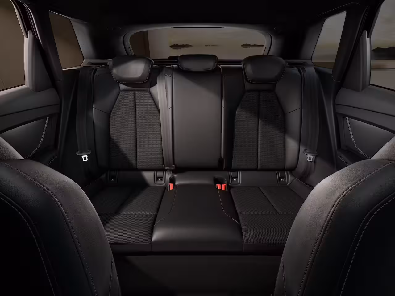 Audi Q4 e-tron S edition 286pk performance 82 kWh | Velgen 20'' | Trekhaak Uitklapbaar