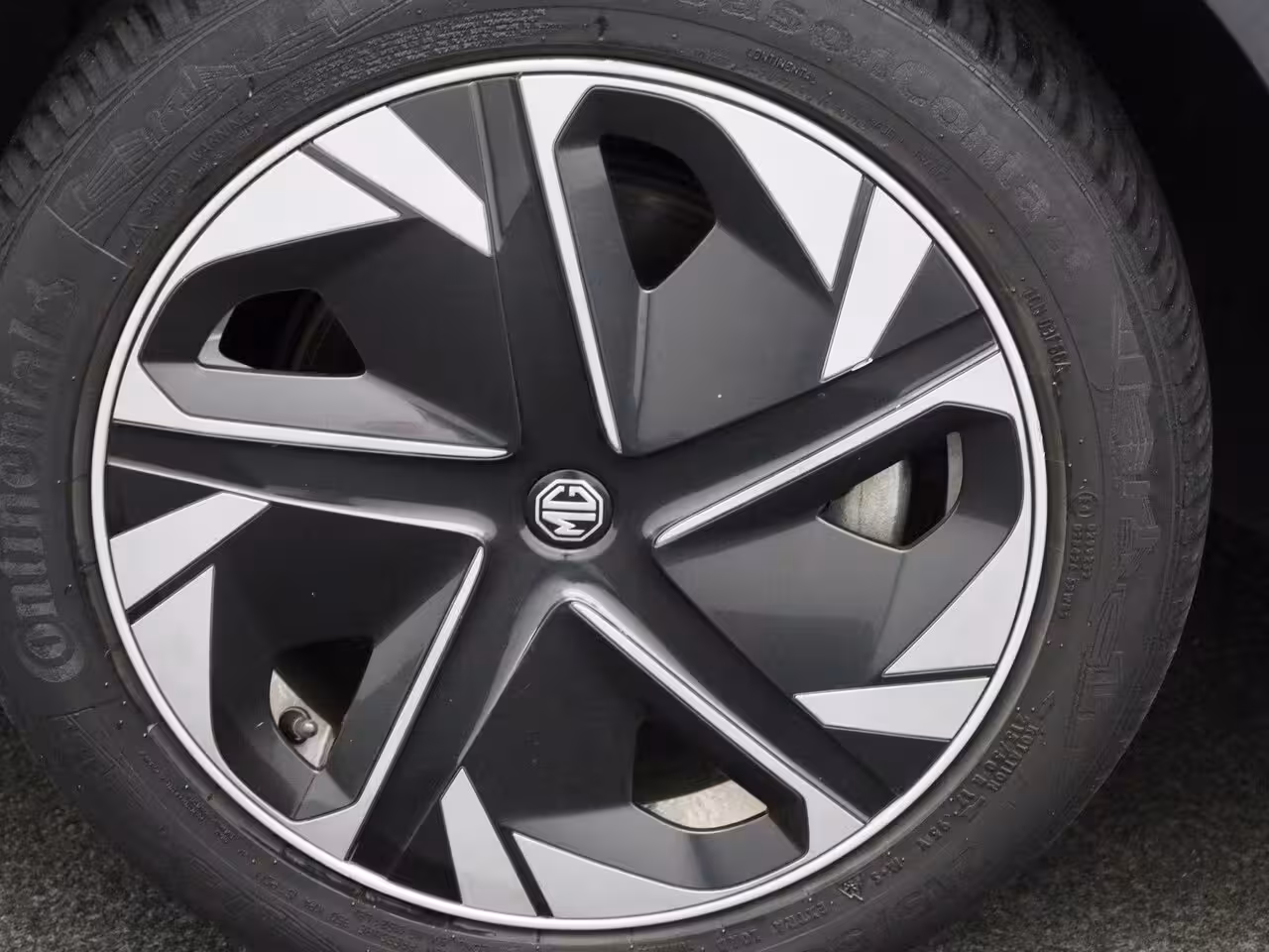MG MG4 Comfort 64 kWh | Navigatie | Climate Control | Apple Carplay / Android Auto | Parkeer sens