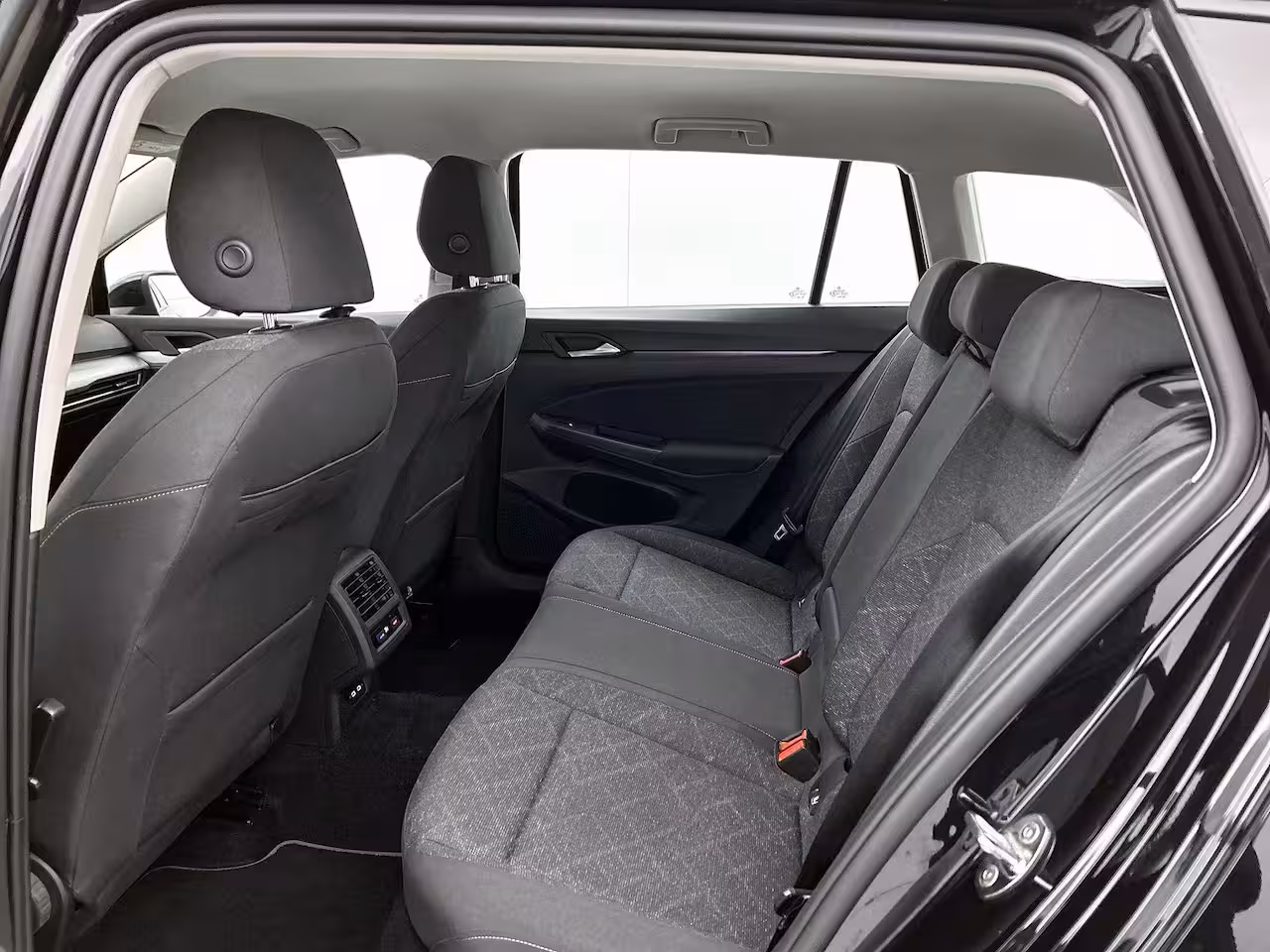 Volkswagen Golf Variant 1.5 eTSI Life Business 131 PK| Trekhaak | Parkeersensoren | Apple Carplay | Lichtmetalen V