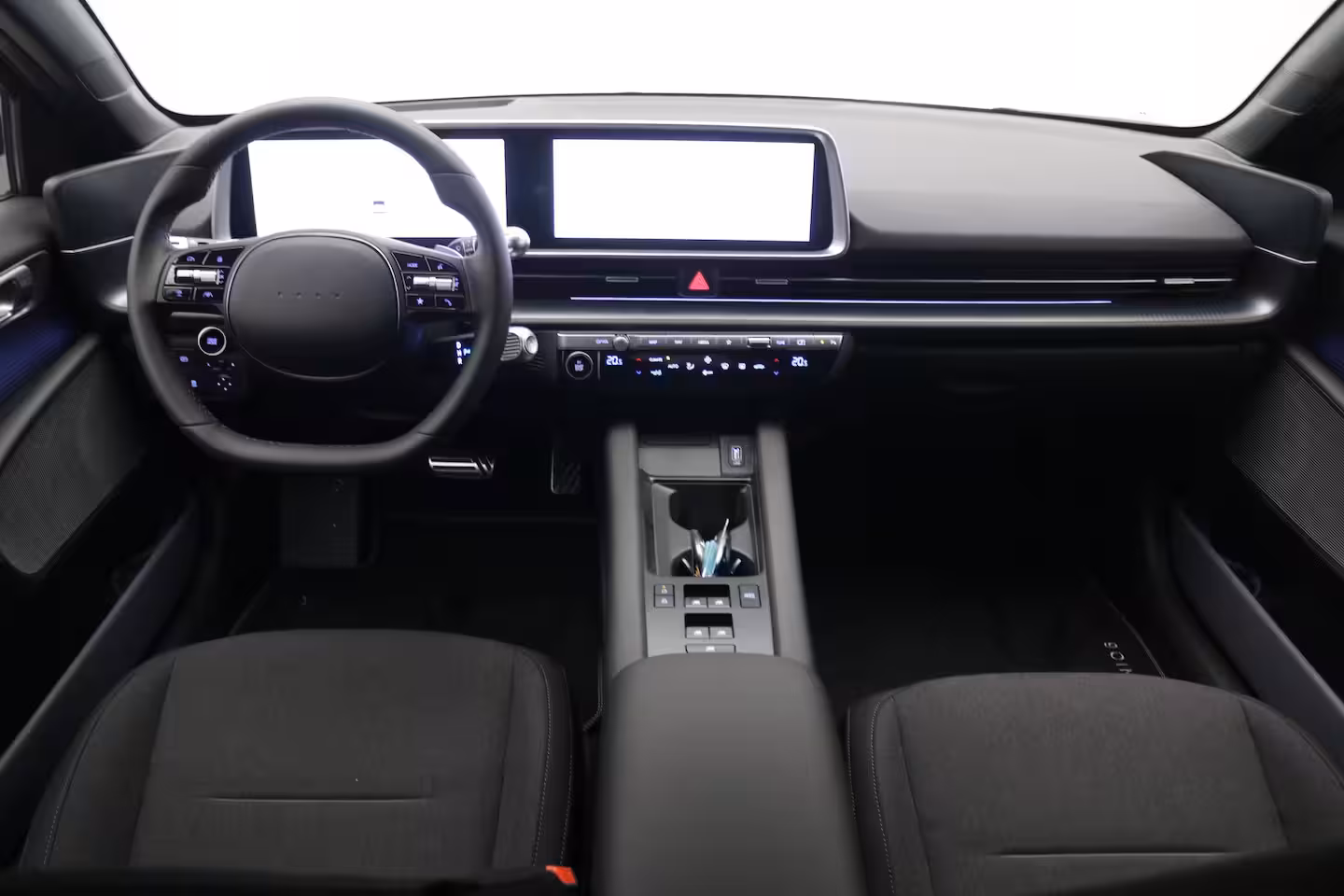 Hyundai IONIQ 6 Connect 53 kWh | 18-inch lichtmetalen velgen | Abyss Black Pearl | Achterstoelen verwarmd