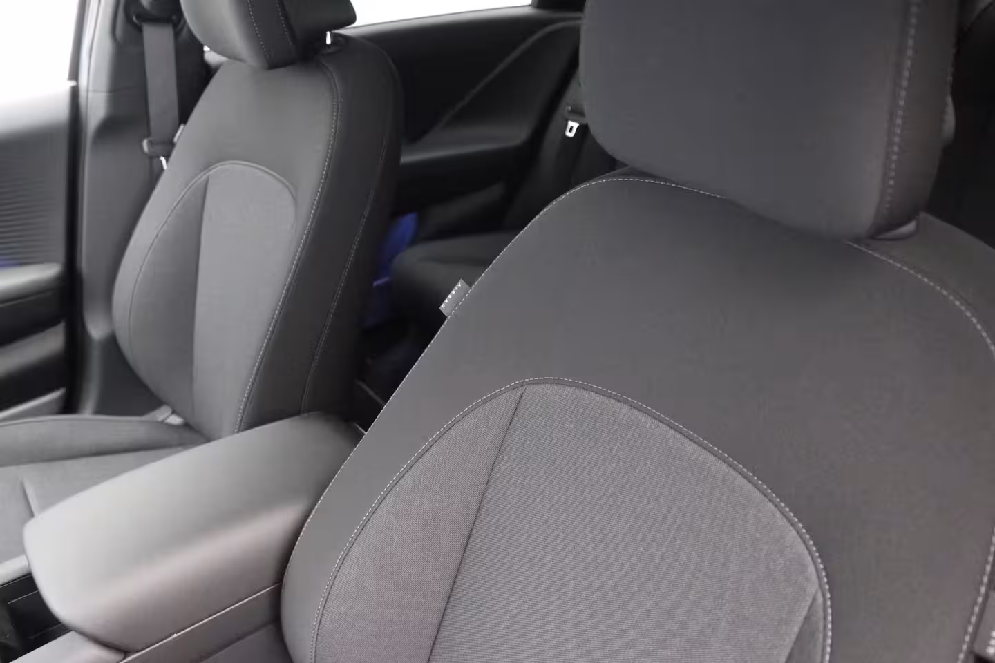 Hyundai IONIQ 6 Connect 53 kWh | 18-inch lichtmetalen velgen | Abyss Black Pearl | Achterstoelen verwarmd