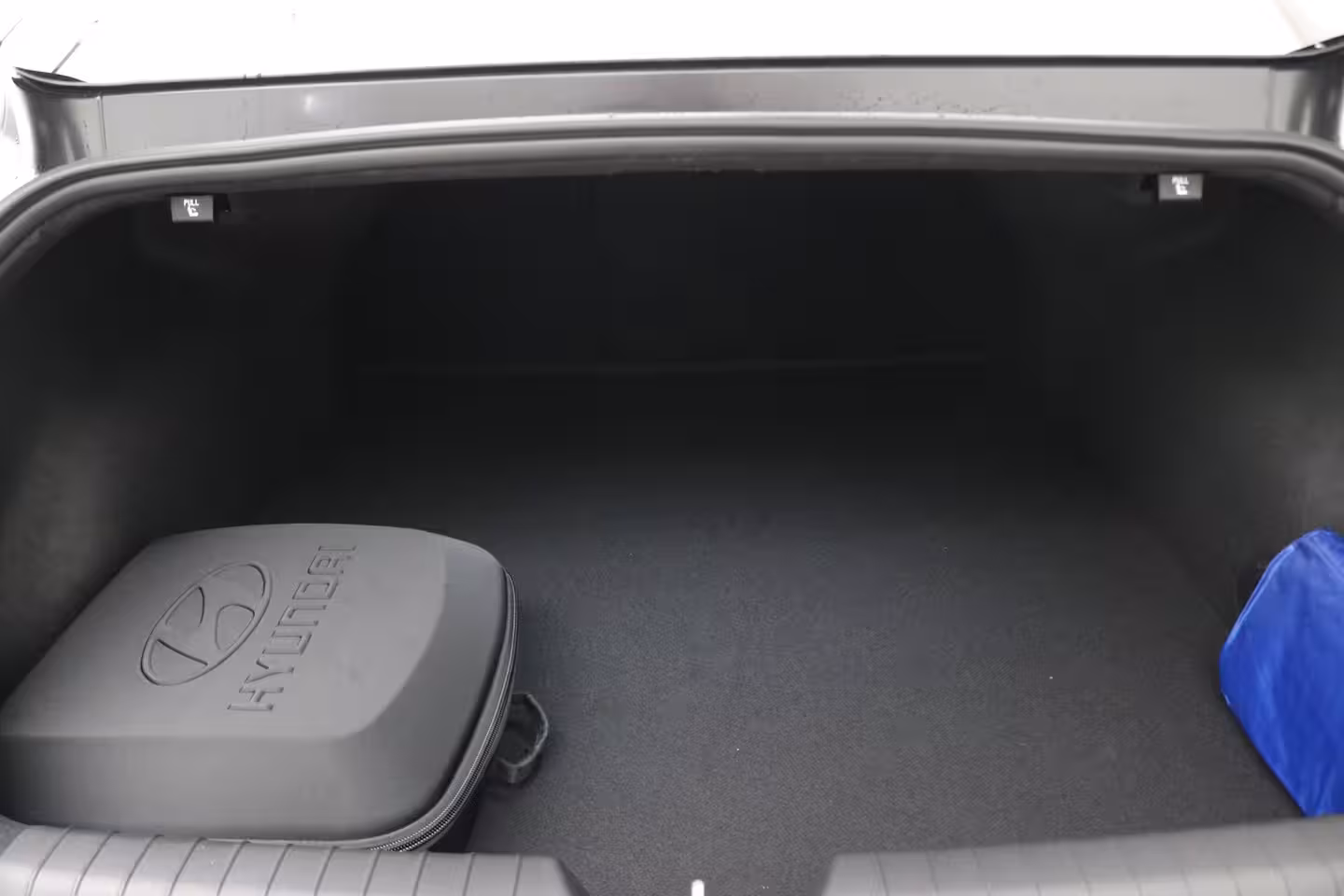 Hyundai IONIQ 6 Connect 53 kWh | 18-inch lichtmetalen velgen | Abyss Black Pearl | Achterstoelen verwarmd