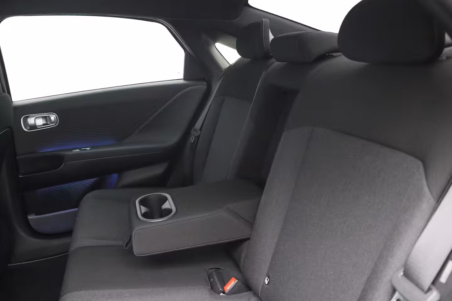 Hyundai IONIQ 6 Connect 53 kWh | 18-inch lichtmetalen velgen | Abyss Black Pearl | Achterstoelen verwarmd