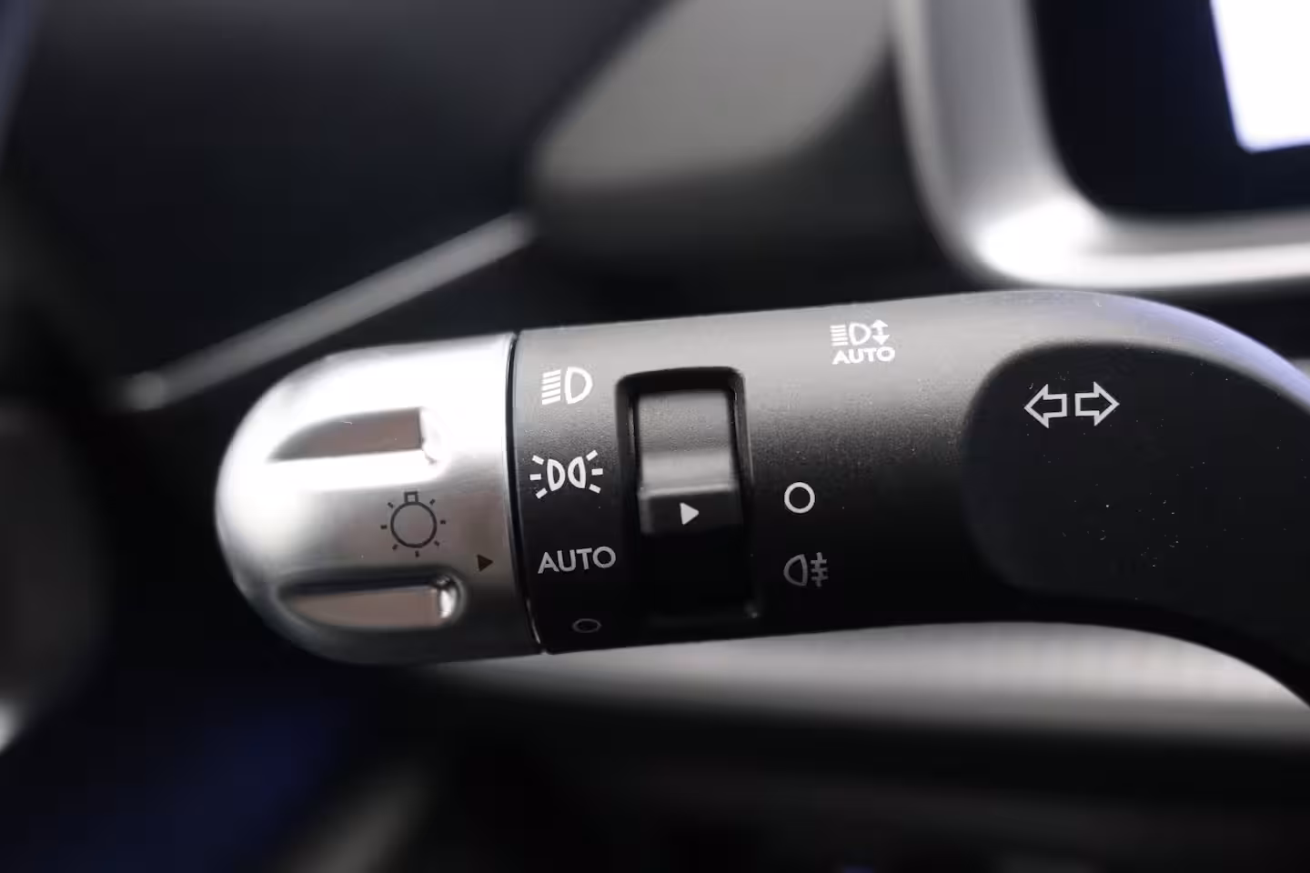 Hyundai IONIQ 6 Connect 53 kWh | 18-inch lichtmetalen velgen | Abyss Black Pearl | Achterstoelen verwarmd