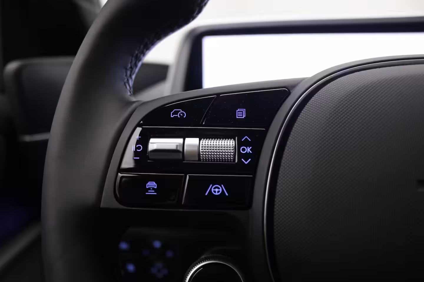 Hyundai IONIQ 6 Connect 53 kWh | 18-inch lichtmetalen velgen | Abyss Black Pearl | Achterstoelen verwarmd