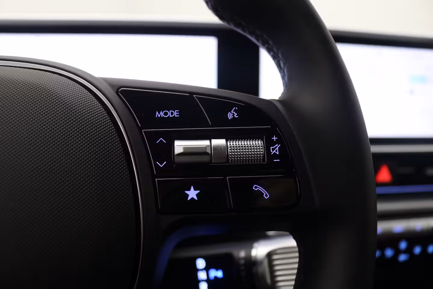 Hyundai IONIQ 6 Connect 53 kWh | 18-inch lichtmetalen velgen | Abyss Black Pearl | Achterstoelen verwarmd