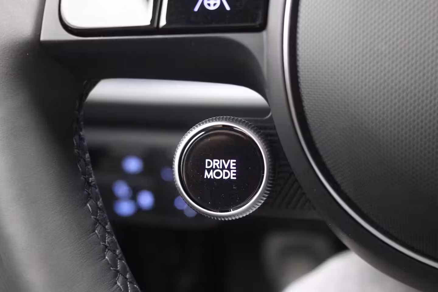 Hyundai IONIQ 6 Connect 53 kWh | 18-inch lichtmetalen velgen | Abyss Black Pearl | Achterstoelen verwarmd