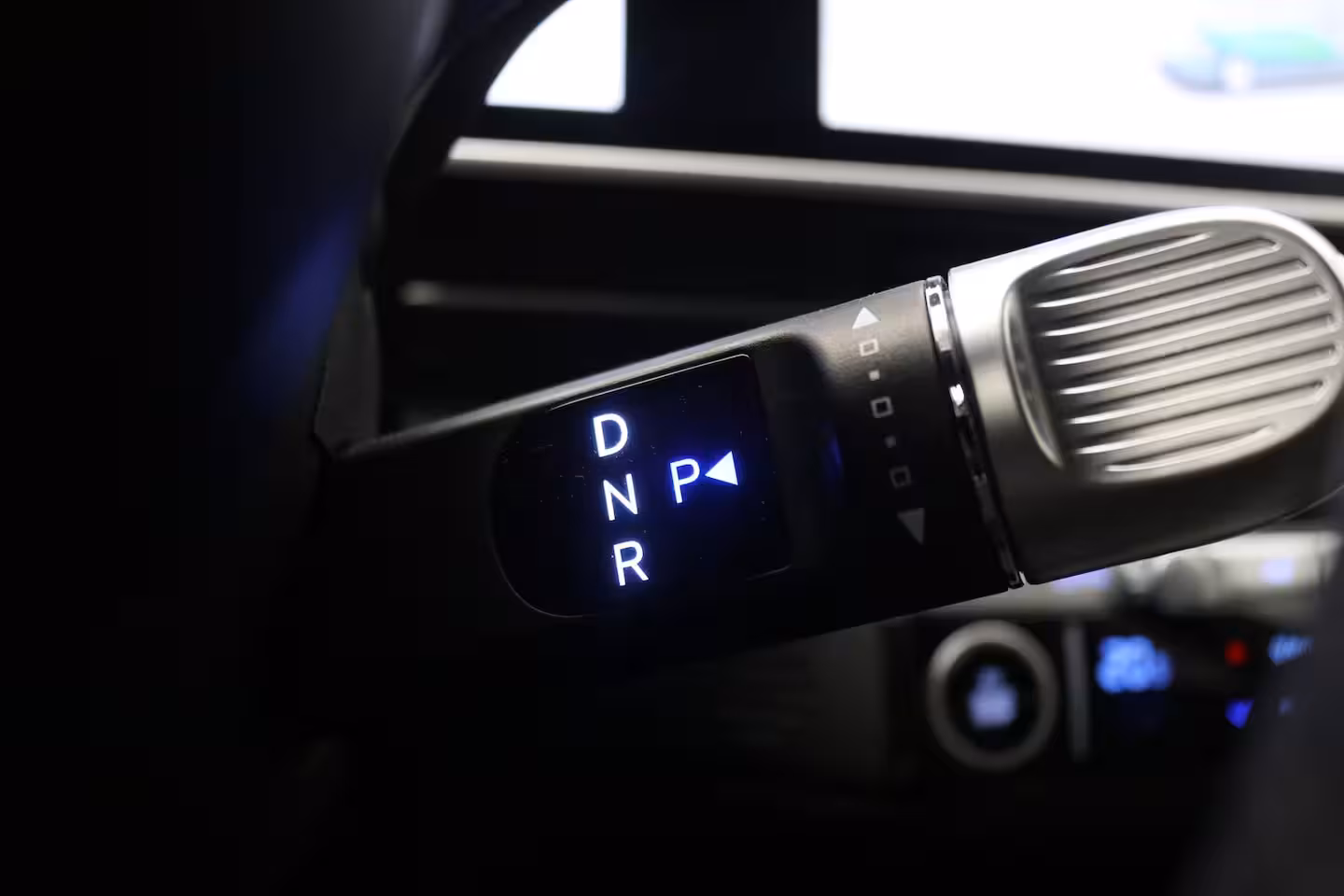 Hyundai IONIQ 6 Connect 53 kWh | 18-inch lichtmetalen velgen | Abyss Black Pearl | Achterstoelen verwarmd
