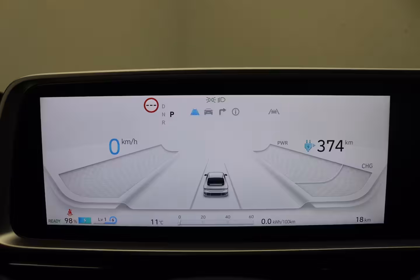 Hyundai IONIQ 6 Connect 53 kWh | 18-inch lichtmetalen velgen | Abyss Black Pearl | Achterstoelen verwarmd