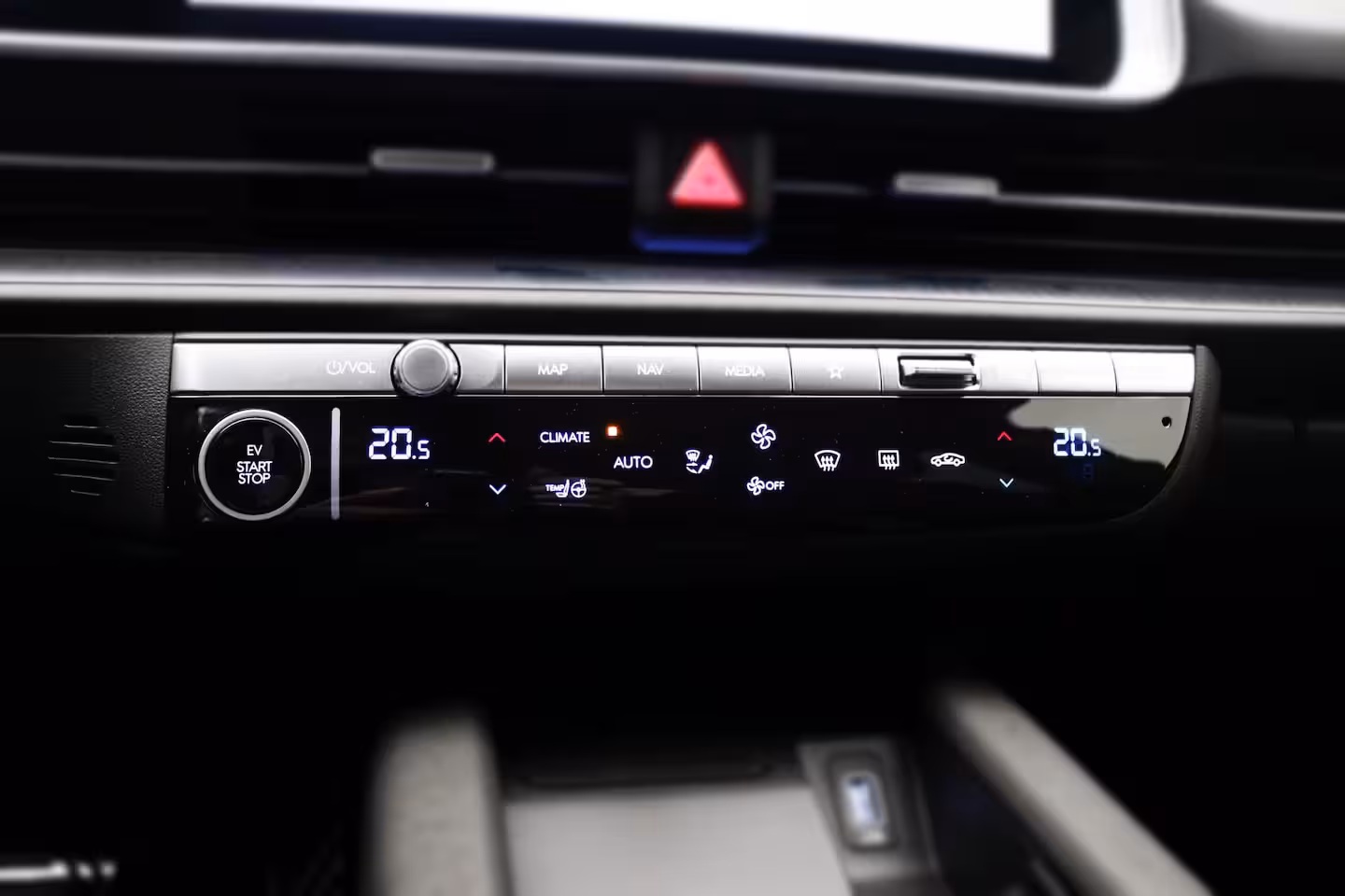 Hyundai IONIQ 6 Connect 53 kWh | 18-inch lichtmetalen velgen | Abyss Black Pearl | Achterstoelen verwarmd