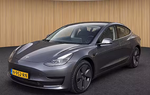 Tesla Model 3 Standard RWD Plus 60 kWh 90% SOH | 12 maanden BOVAG | Stoelverwarming | Groot scherm |