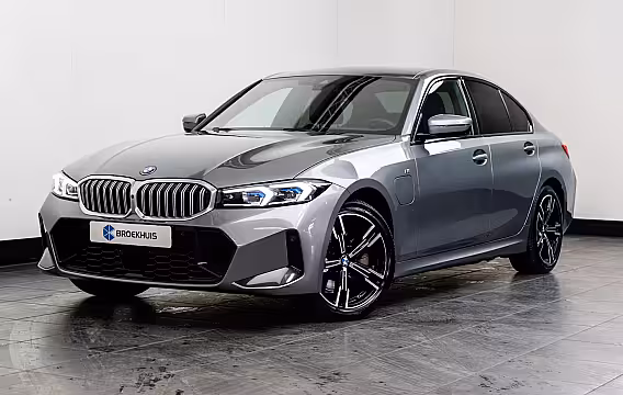 BMW 3-serie 330e xDrive M Sport Edition 292PK | 360 camera | Laser LED Koplampen | Ledere Bekleding |