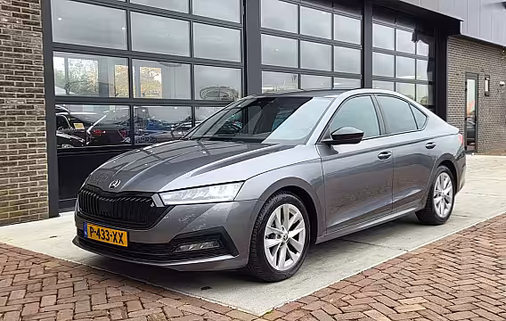Skoda Octavia 1.5 e-TSI 150 PK Sport Business Automaat | LED | Navigatie