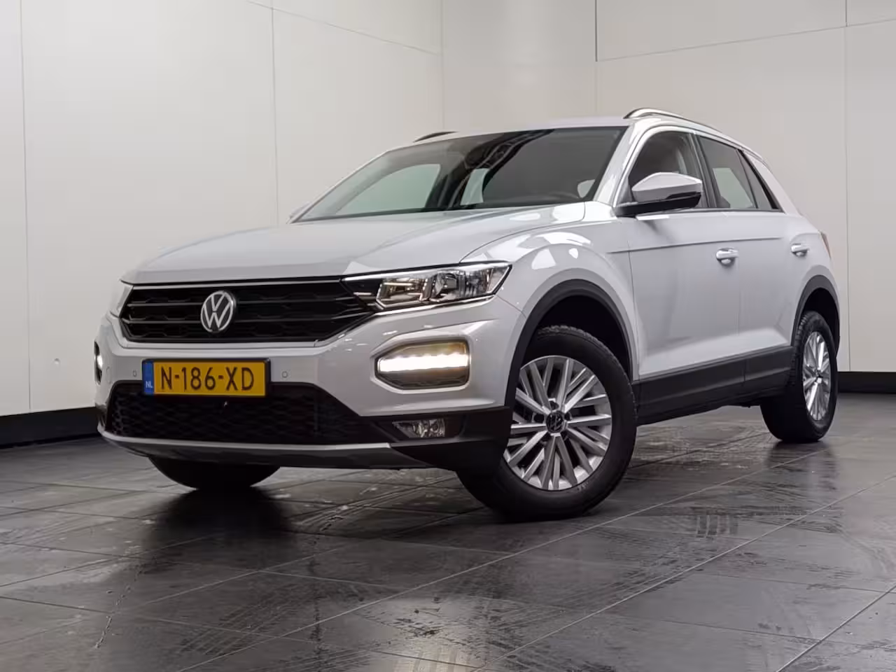 Volkswagen T-Roc 1.5 TSI Style | Achteruitrijcamera | Airco (automatisch) | Cruise control adaptief