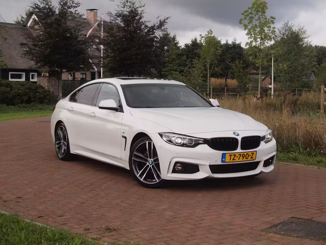BMW 4-serie Gran Coupé 420i High Executive | M-Pakket | Panoramadak | Trekhaak | NL-Auto |