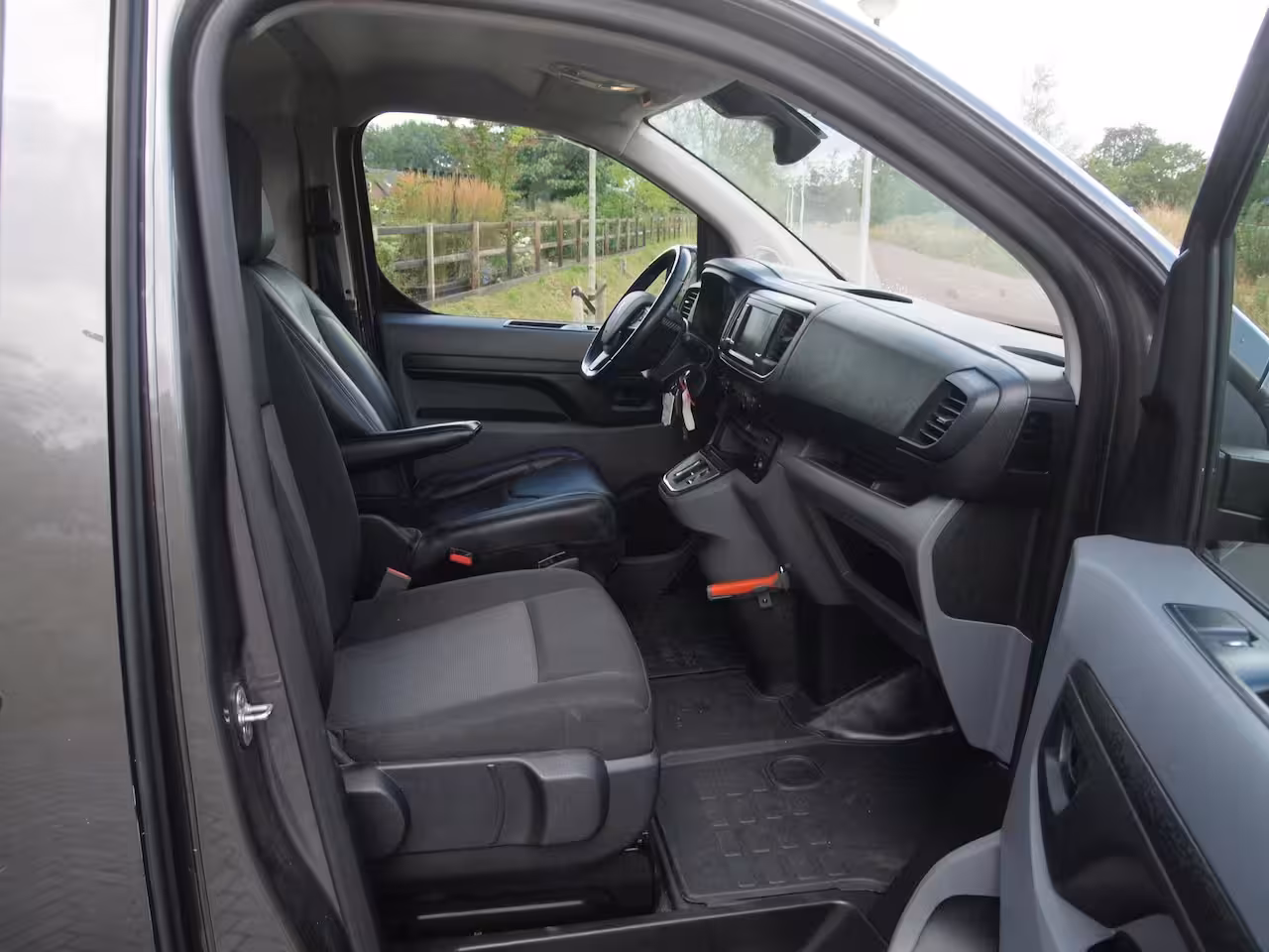 Peugeot e-Expert Standard Premium 75 kWh | Side bars | Apple Carplay | Zware Accupakket | Camera | Cruise C