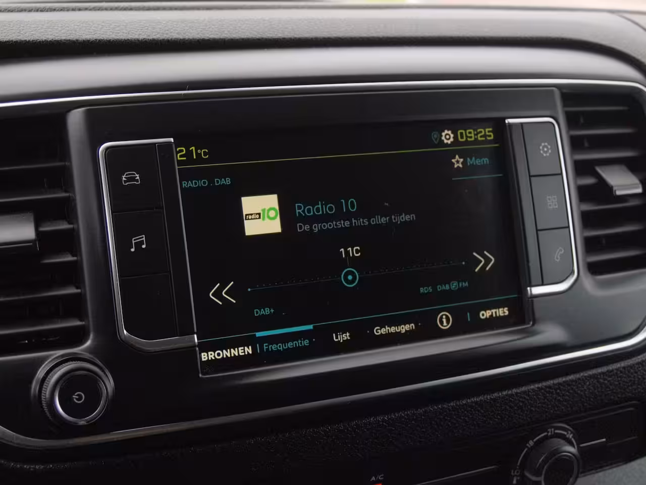 Peugeot e-Expert Standard Premium 75 kWh | Side bars | Apple Carplay | Zware Accupakket | Camera | Cruise C