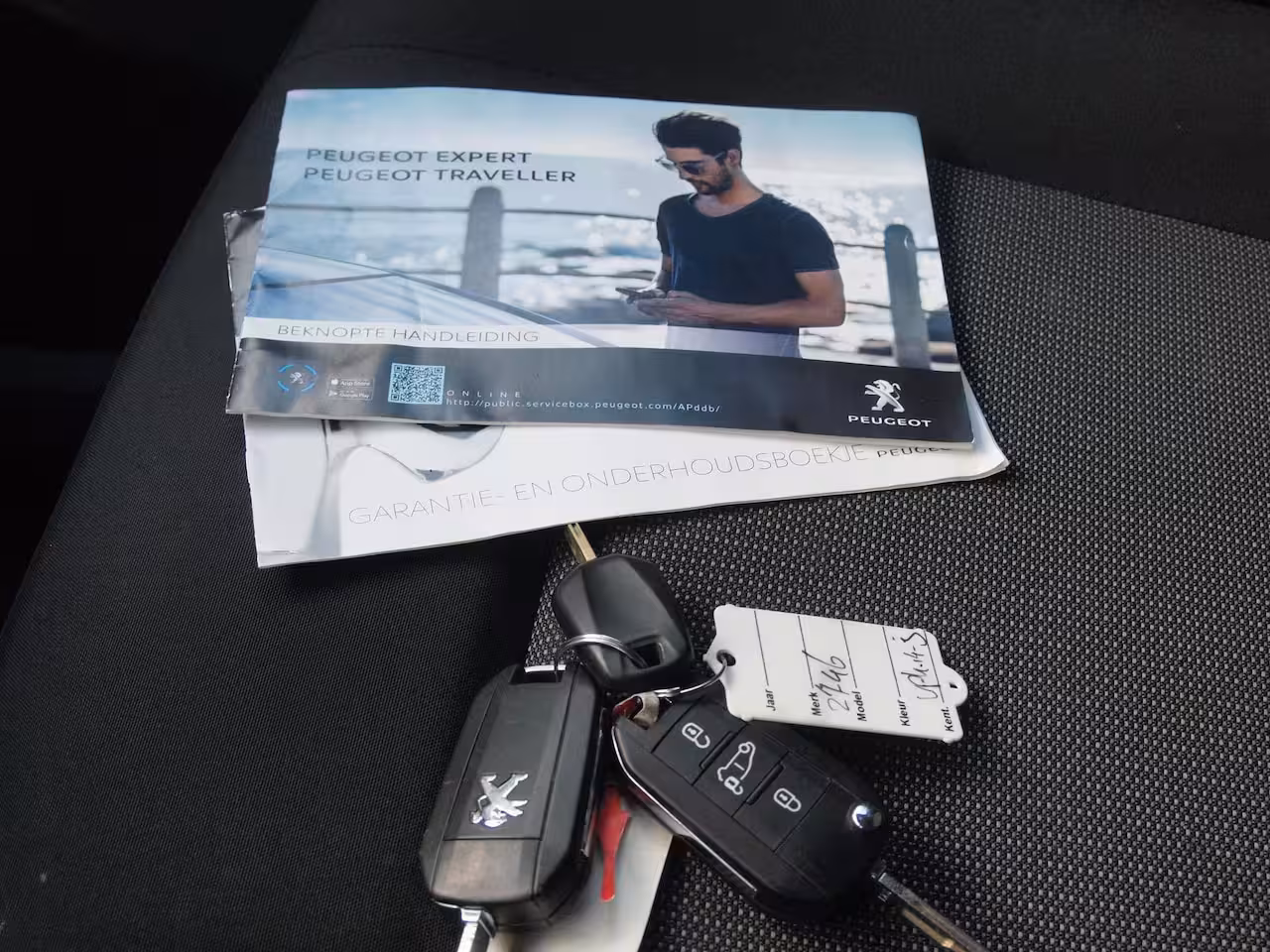 Peugeot e-Expert Standard Premium 75 kWh | Side bars | Apple Carplay | Zware Accupakket | Camera | Cruise C