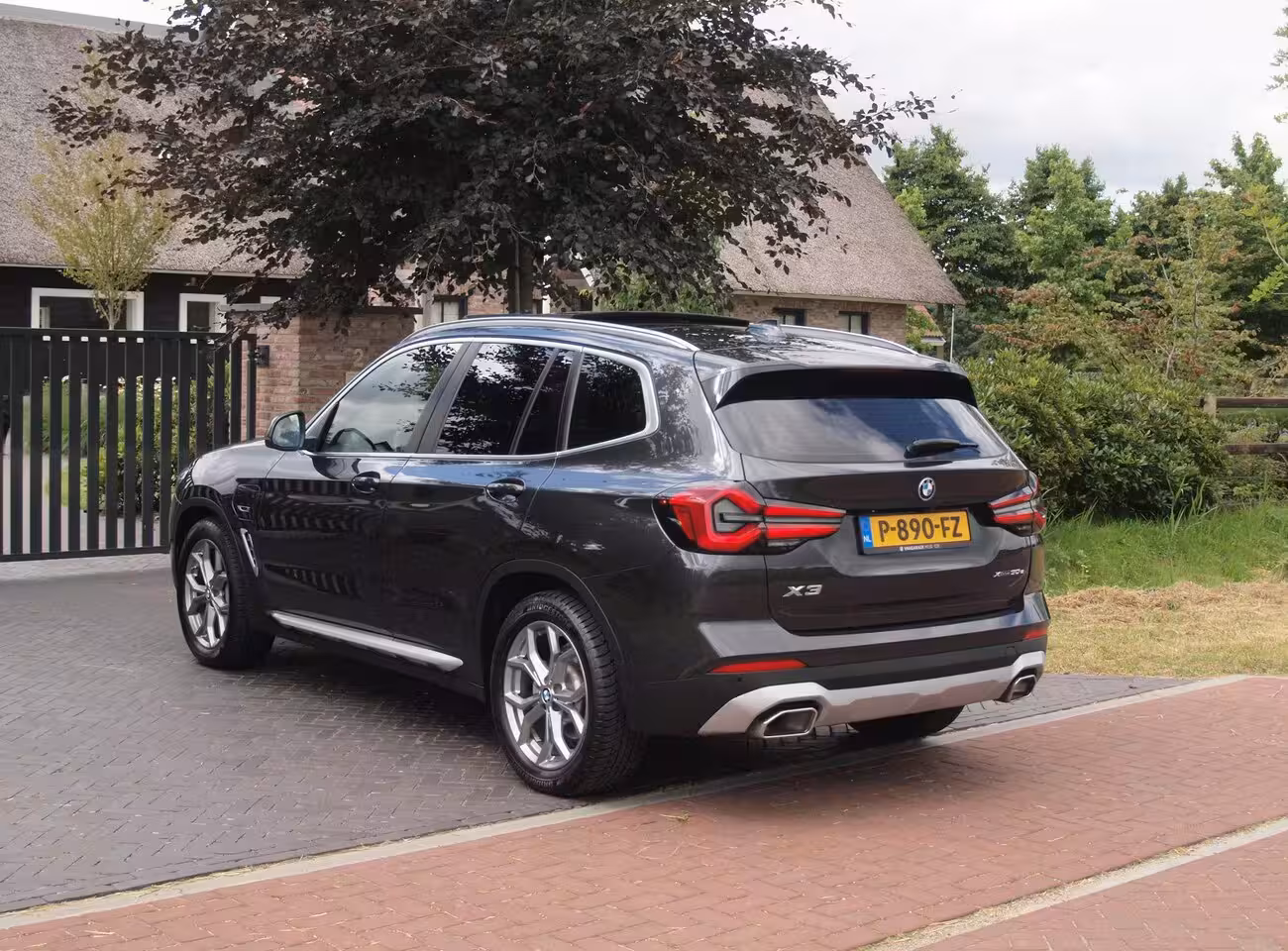 BMW X3 xDrive30e Business Edition Plus | Panoramadak | Head-Up Display | Camera | Sfeerverlichtin