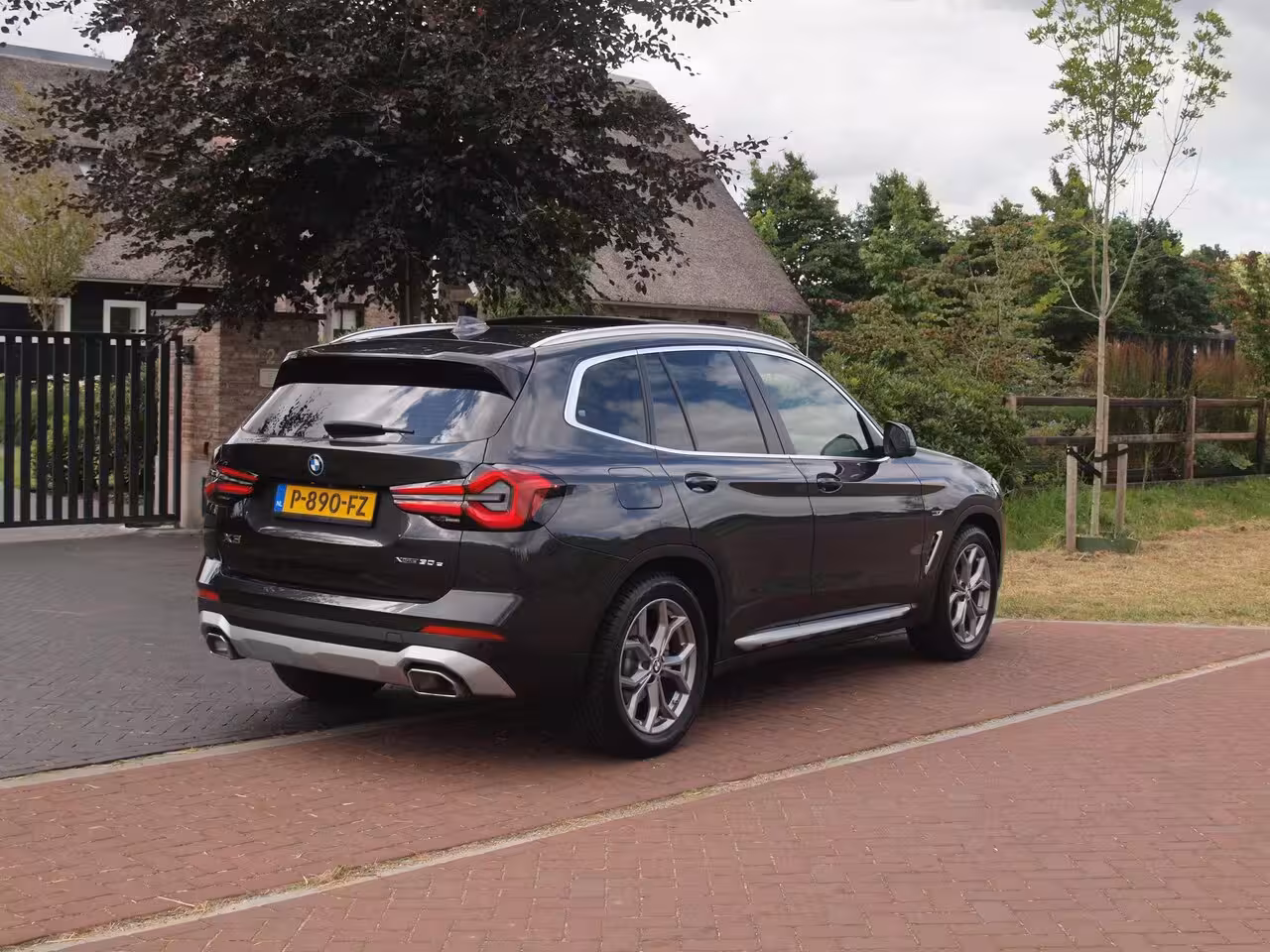 BMW X3 xDrive30e Business Edition Plus | Panoramadak | Head-Up Display | Camera | Sfeerverlichtin