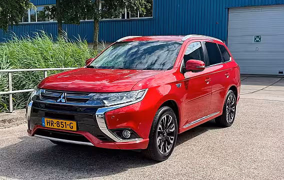 Mitsubishi Outlander 2.0 PHEV instyle Facelift Navi camera 98.350 KM NAP