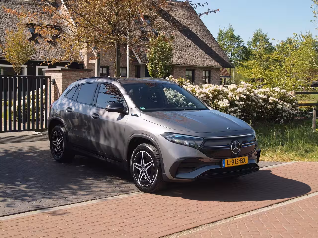 Mercedes-Benz EQA 250 Business Solution AMG 67 kWh | SOH 96% | Camera | Sfeerverlichting | ACC | LED | NL-Au
