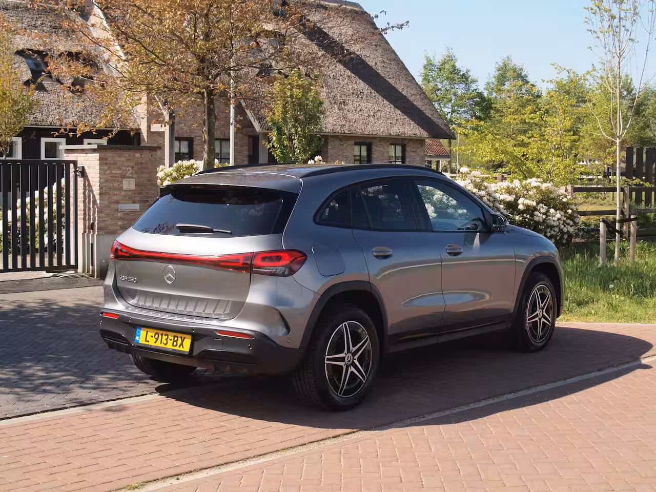 Mercedes-Benz EQA 250 Business Solution AMG 67 kWh | SOH 96% | Camera | Sfeerverlichting | ACC | LED | NL-Au
