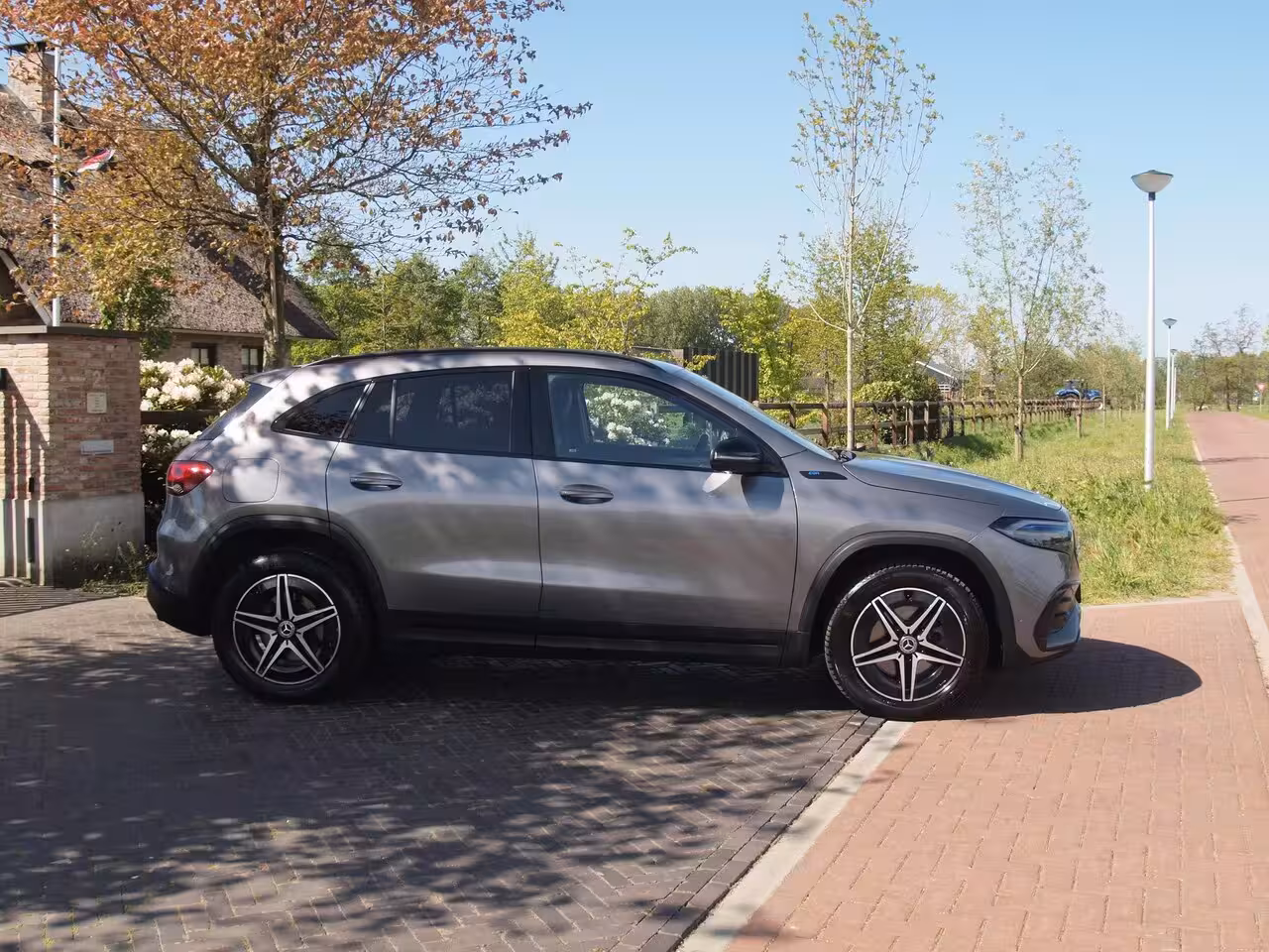 Mercedes-Benz EQA 250 Business Solution AMG 67 kWh | SOH 96% | Camera | Sfeerverlichting | ACC | LED | NL-Au