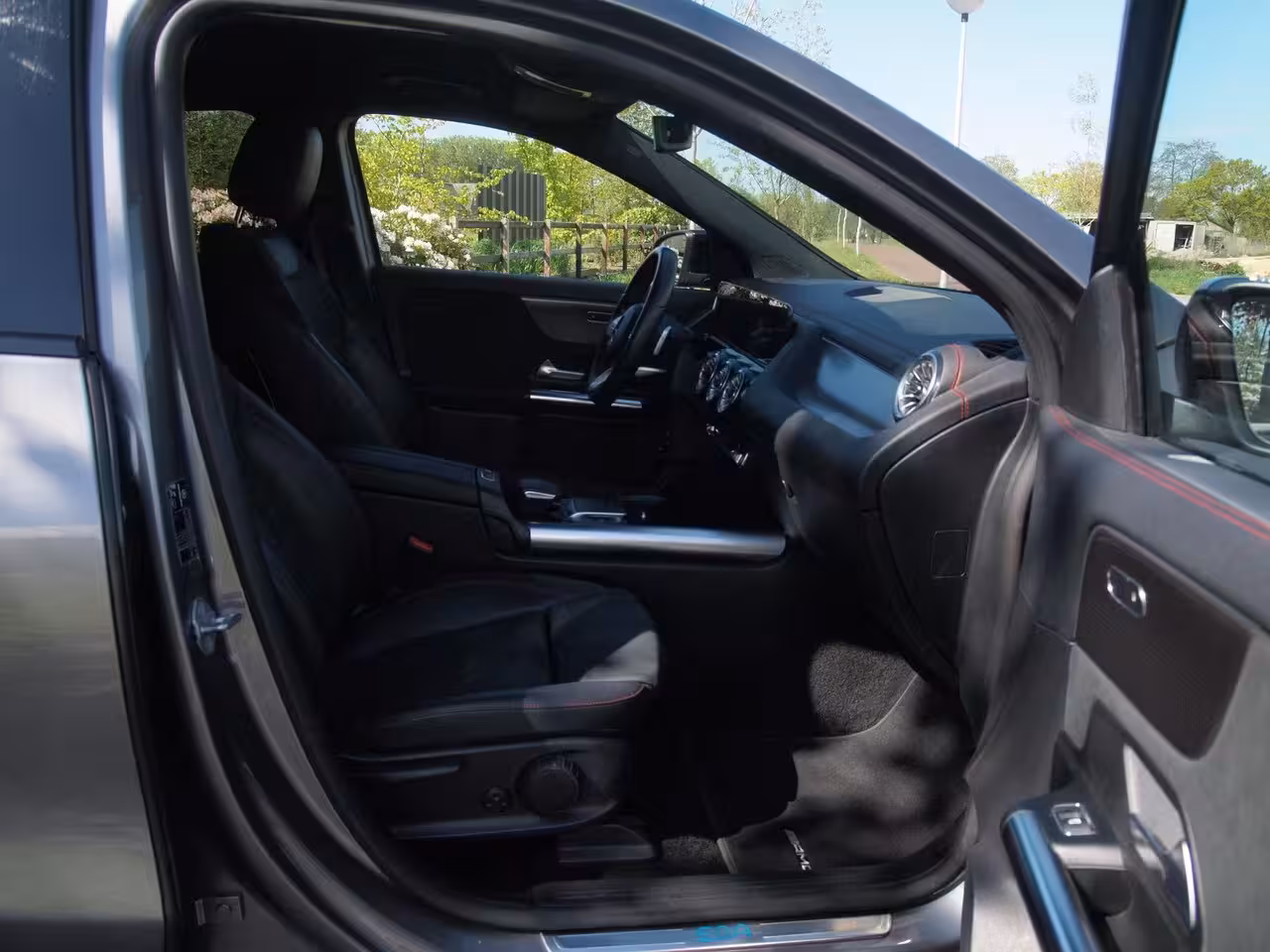 Mercedes-Benz EQA 250 Business Solution AMG 67 kWh | SOH 96% | Camera | Sfeerverlichting | ACC | LED | NL-Au