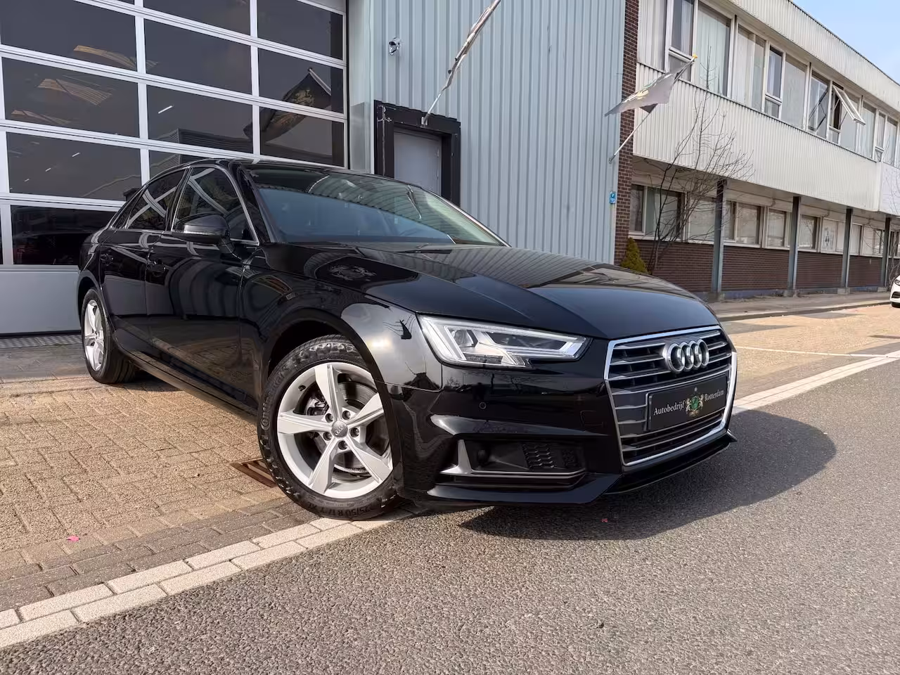 Audi A4 Limousine 35 TFSI Sport AUT ECC/PDC/LED/XENON/LMV18/LEER/NAVI