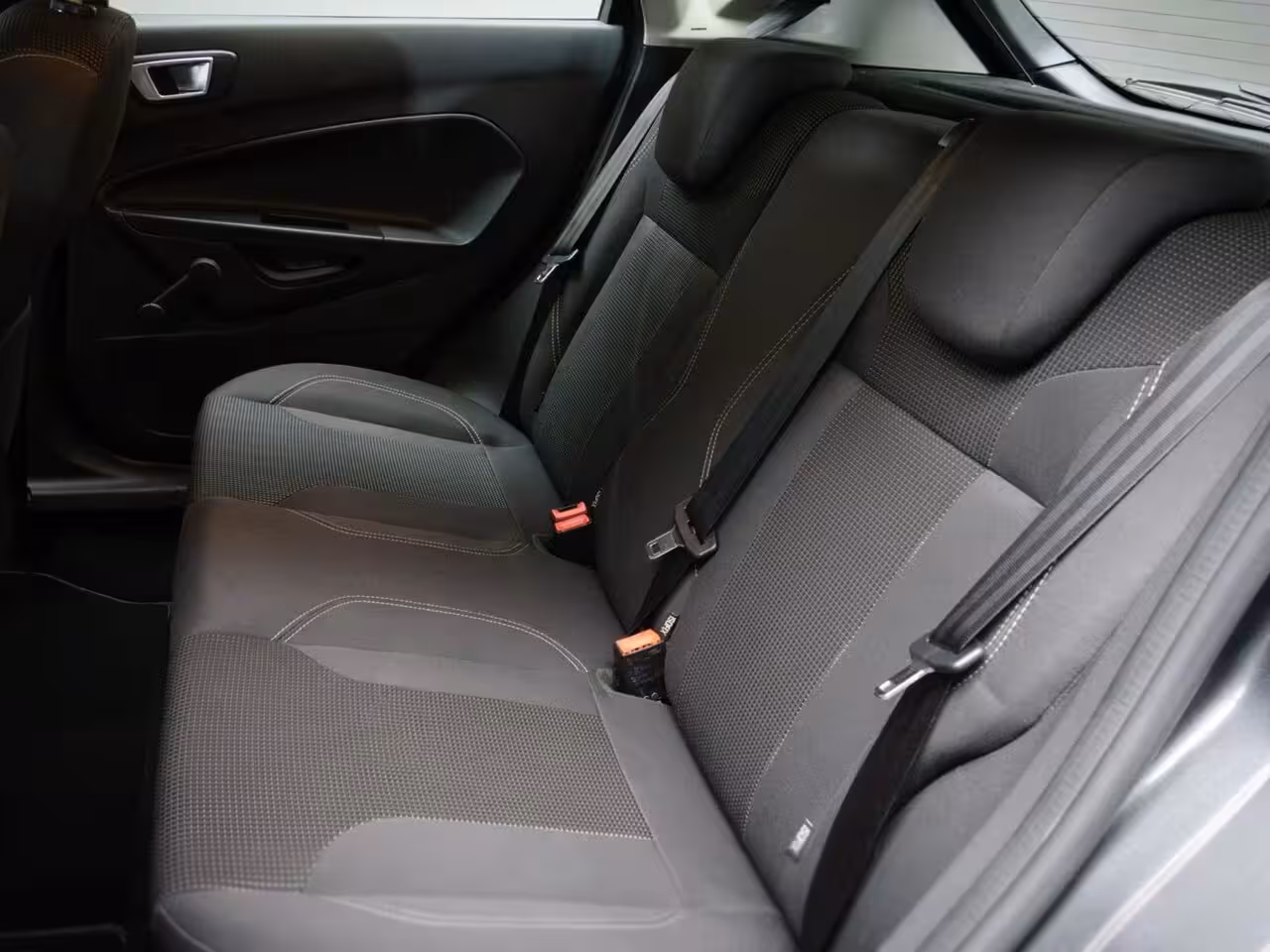 Ford Fiesta 1.0 Titanium (NAVIGATIESYSTEEM, CLIMATE CONTROL, CRUISE CONTROL, PARKEERSENSOREN ACHTER, V