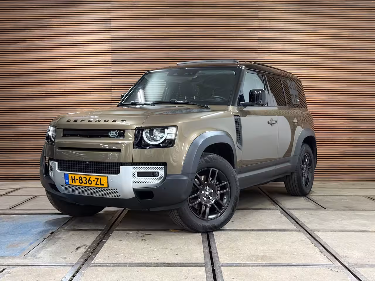 Land Rover Defender 110 2.0 D200 110 | Pano | PPF | Meridian | Trekhaak | Carplay | Geel kenteken