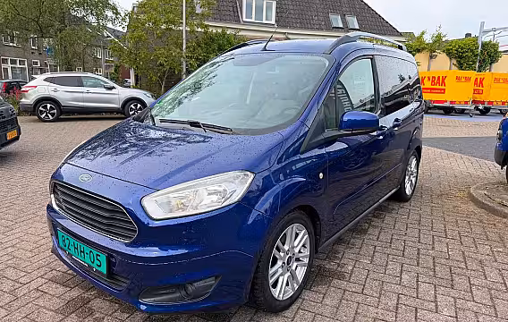 Ford Tourneo Courier 1.0 Titanium