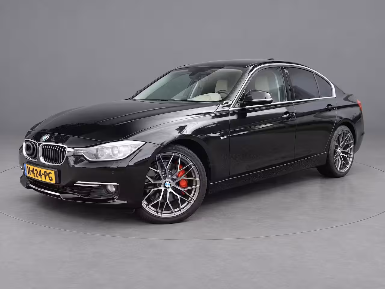 BMW 3-serie 335i | Clima | Cruise | Multimedia/Navi | Memory | Stoelverwarming | Leder | PDC + Camera
