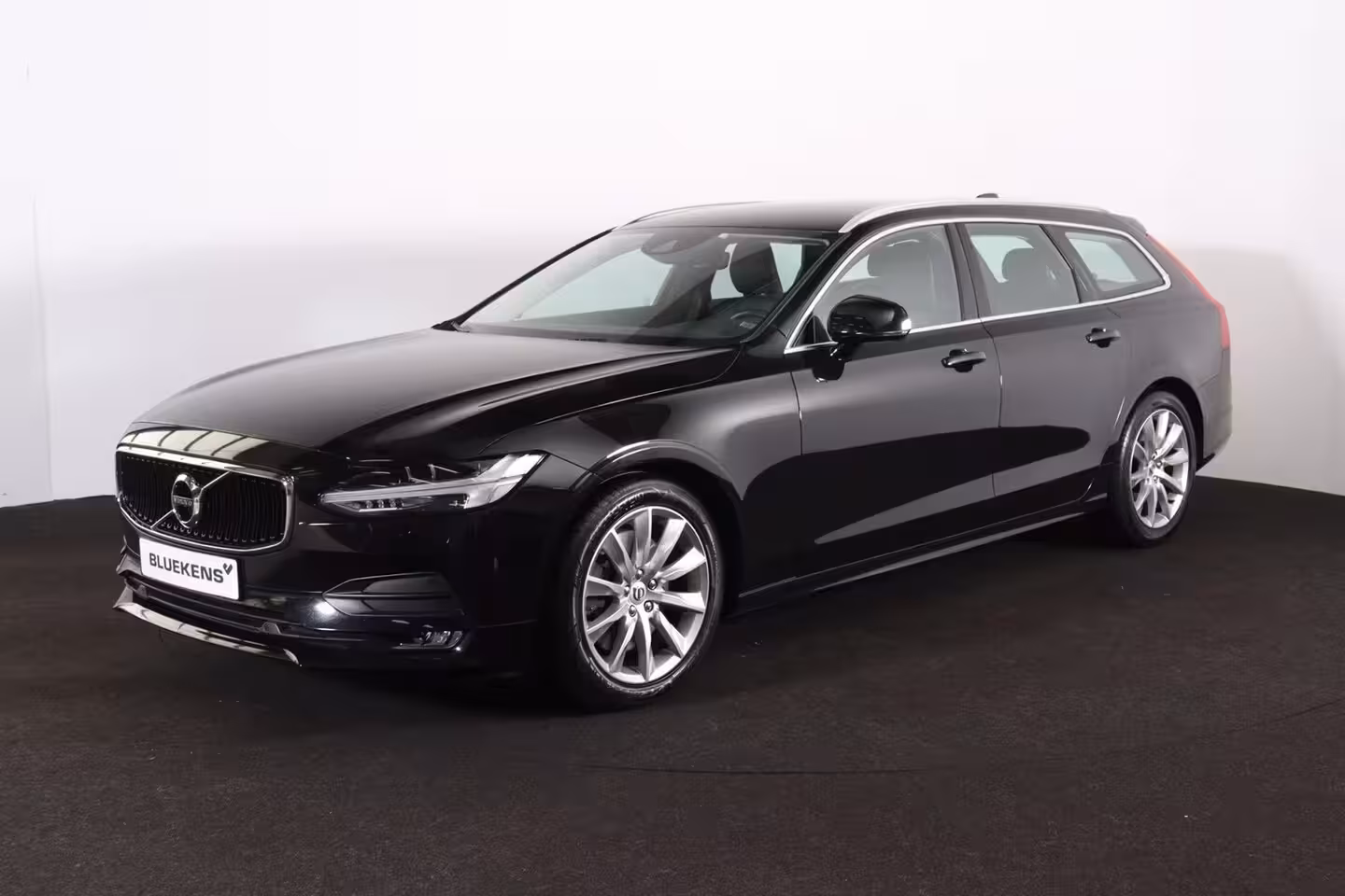 Volvo V90 2.0 T4 Momentum - IntelliSafe Assist & Surround - Adaptieve LED koplampen - Parkeercamera