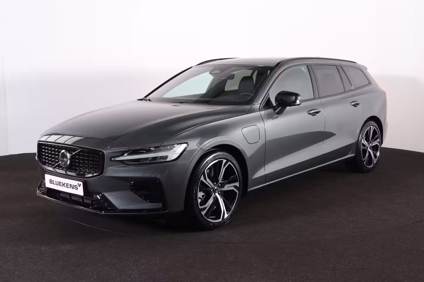 Volvo V60 T6 Recharge AWD Plus Dark - Panorama/schuifdak - IntelliSafe Assist & Surround - 360º Came