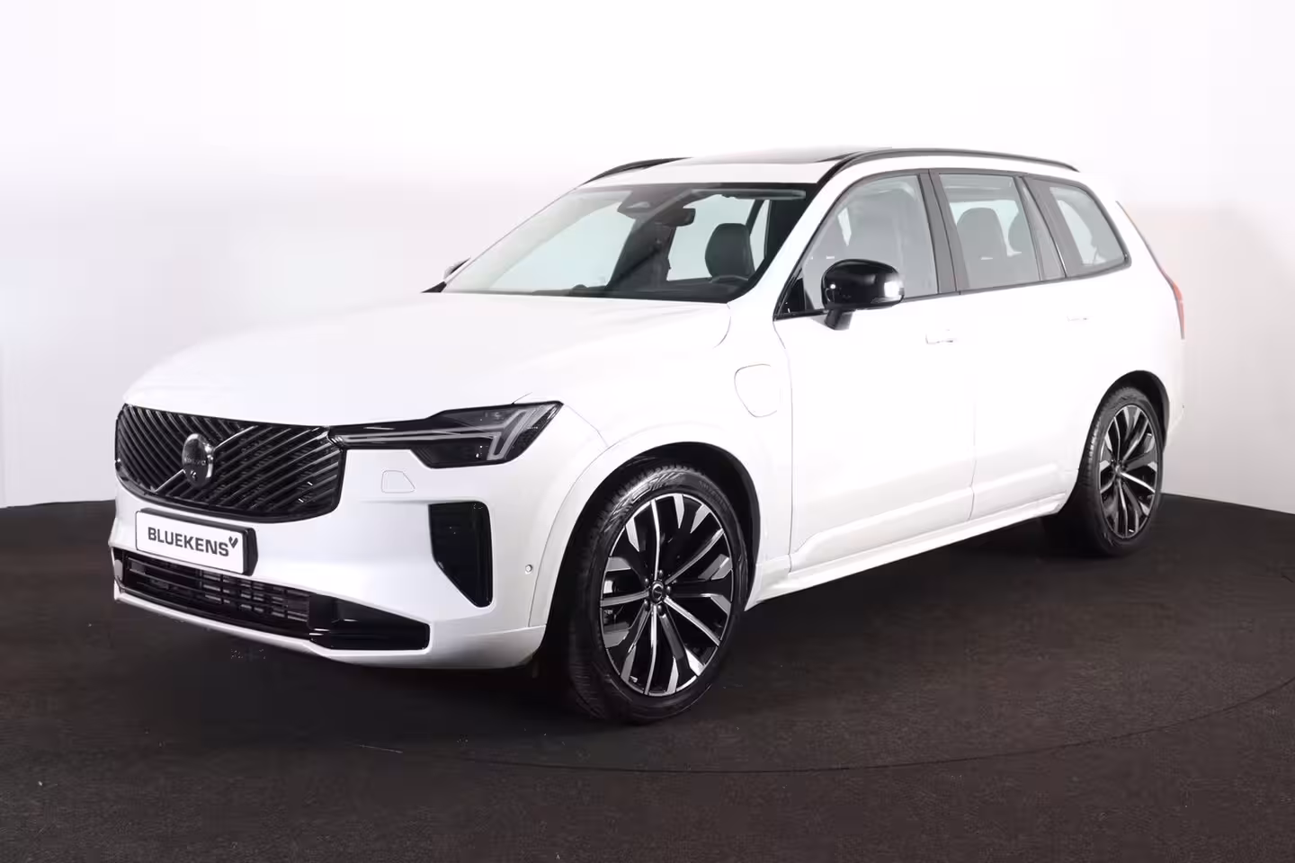 Volvo XC90 T8 Recharge AWD Ultra Dark - Luchtvering - Panorama/schuifdak - IntelliSafe Assist & Surro