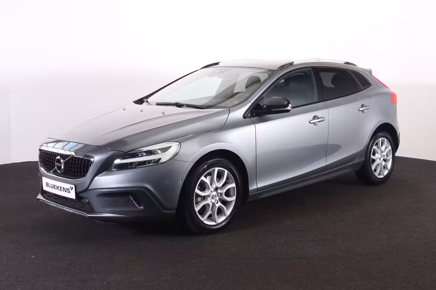 Volvo V40 Cross Country T3 PolarPlus Luxury - Panoramadak - Harman/Kardon audio - Parkeercamera achter - Parkeerse
