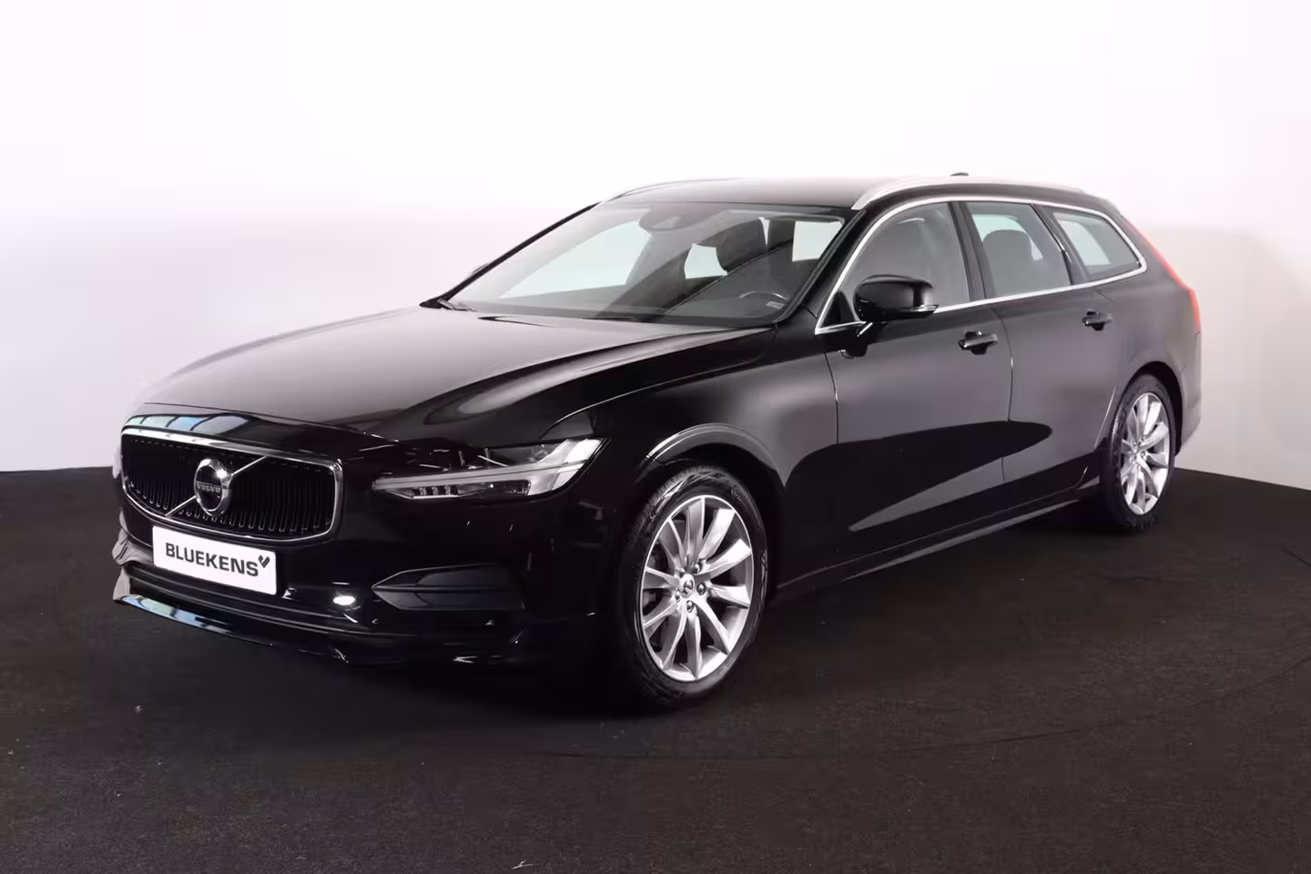 Volvo V90 T4 Momentum - IntelliSafe Assist - Adaptieve LED koplampen - Parkeercamera achter - Verwar