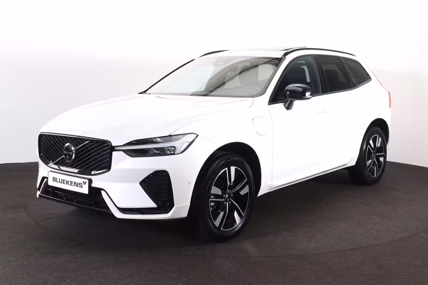 Volvo XC60 T6 Recharge AWD Plus Dark - Panorama/schuifdak - IntelliSafe Assist & Surround - 360º Came