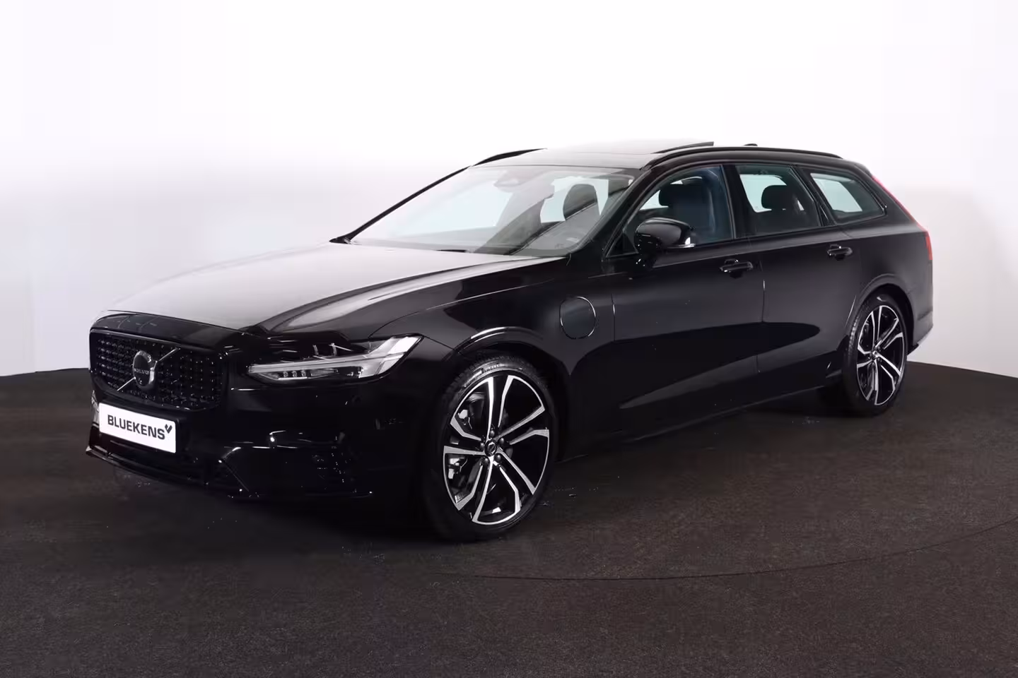 Volvo V90 T6 Recharge AWD Ultra Dark - Luchtvering - Panorama/schuifdak - IntelliSafe Assist & Surro