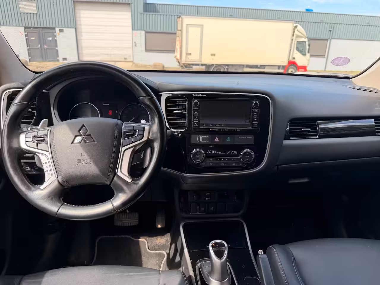Mitsubishi Outlander 2.0 PHEV instyle Facelift Navi camera 98.350 KM NAP