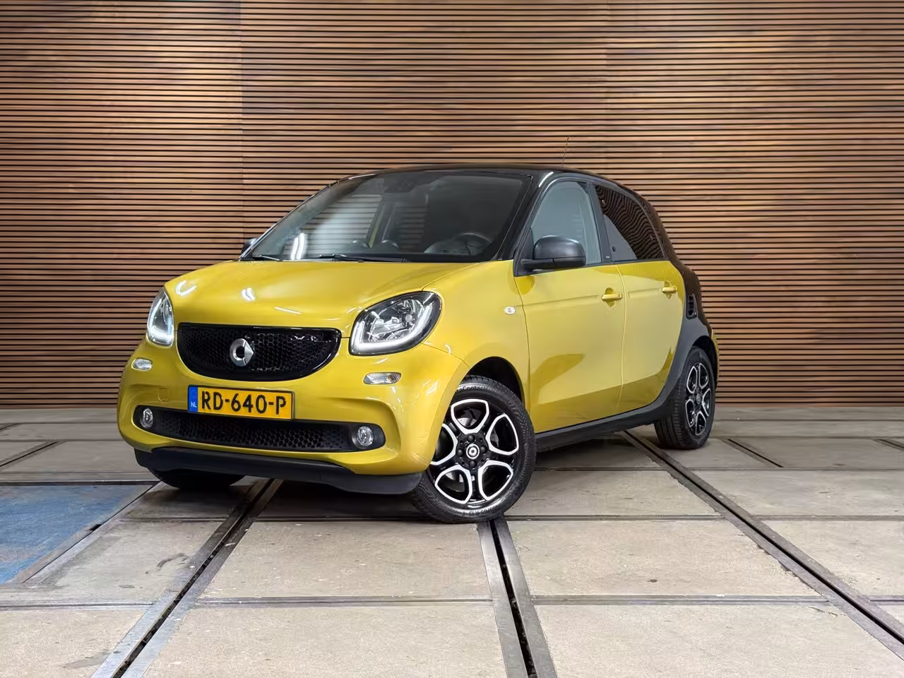 Smart Forfour 1.0 Passion | Automaat | Carplay | Cruise Control | LED | Bicolor | Camera | Lichtmetalen