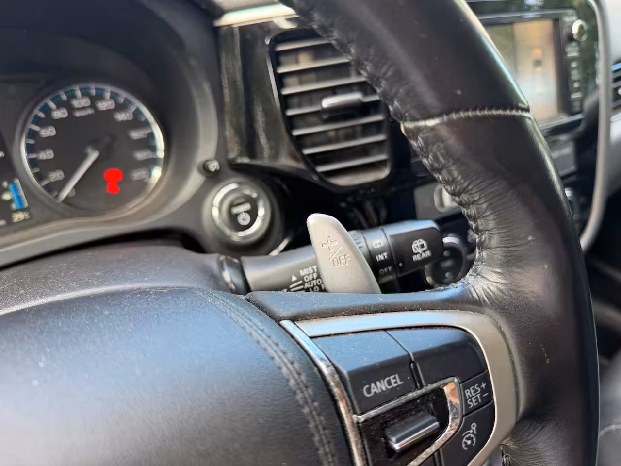 Mitsubishi Outlander 2.0 PHEV instyle Facelift Navi camera 98.350 KM NAP