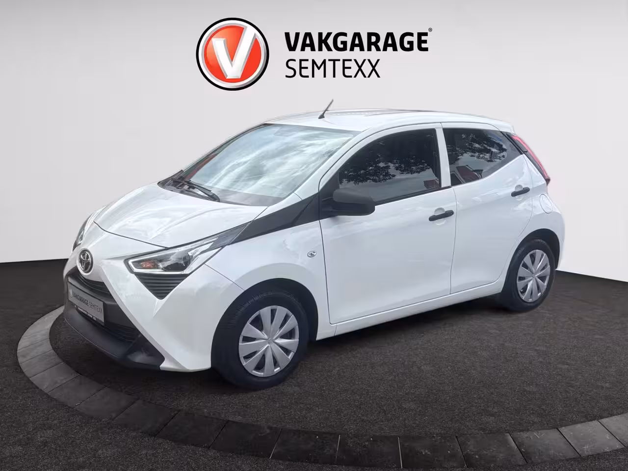Toyota Aygo 1.0 VVT-i X-Fun | Airco | Radio | APK 6-2028 | Centrale Vergrendeling Op Afstand | Orig.l
