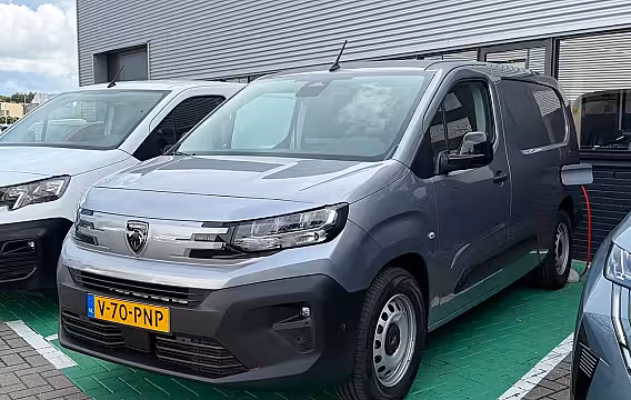 Peugeot e-Partner 136 L2 50 kWh Stoelverwarming | Airco | Cruise | Apple Carplay/Android Auto | Elektrisch v
