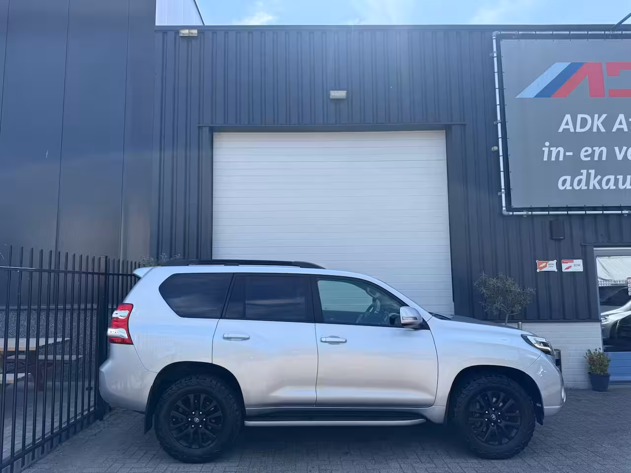 Toyota Land Cruiser 3.0 D-4D-F VX High Roof Window Van EX BTW/BOMVOL