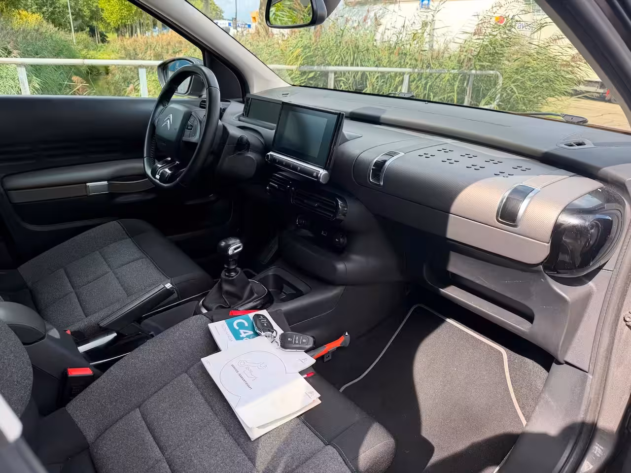 Citroën C4 Cactus 1.2 PureTech Shine Plus2021CameraLM.velgenPDCSteolverwarm